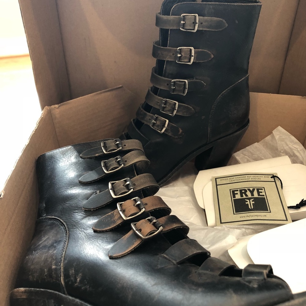 Frye Izzy Belted Short boot